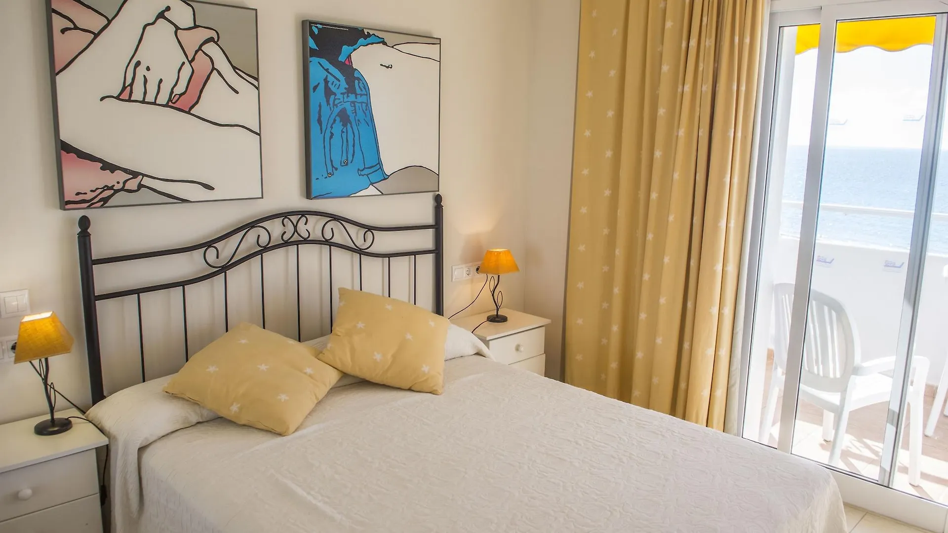 Hamilton Court Aparthotel Santo Tomas