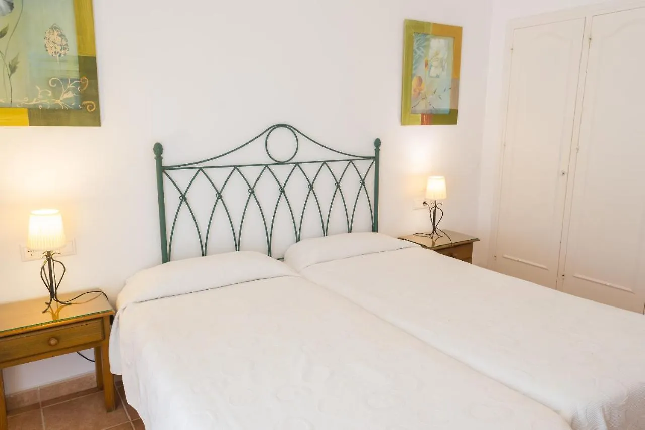 Hamilton Court Aparthotel Santo Tomas