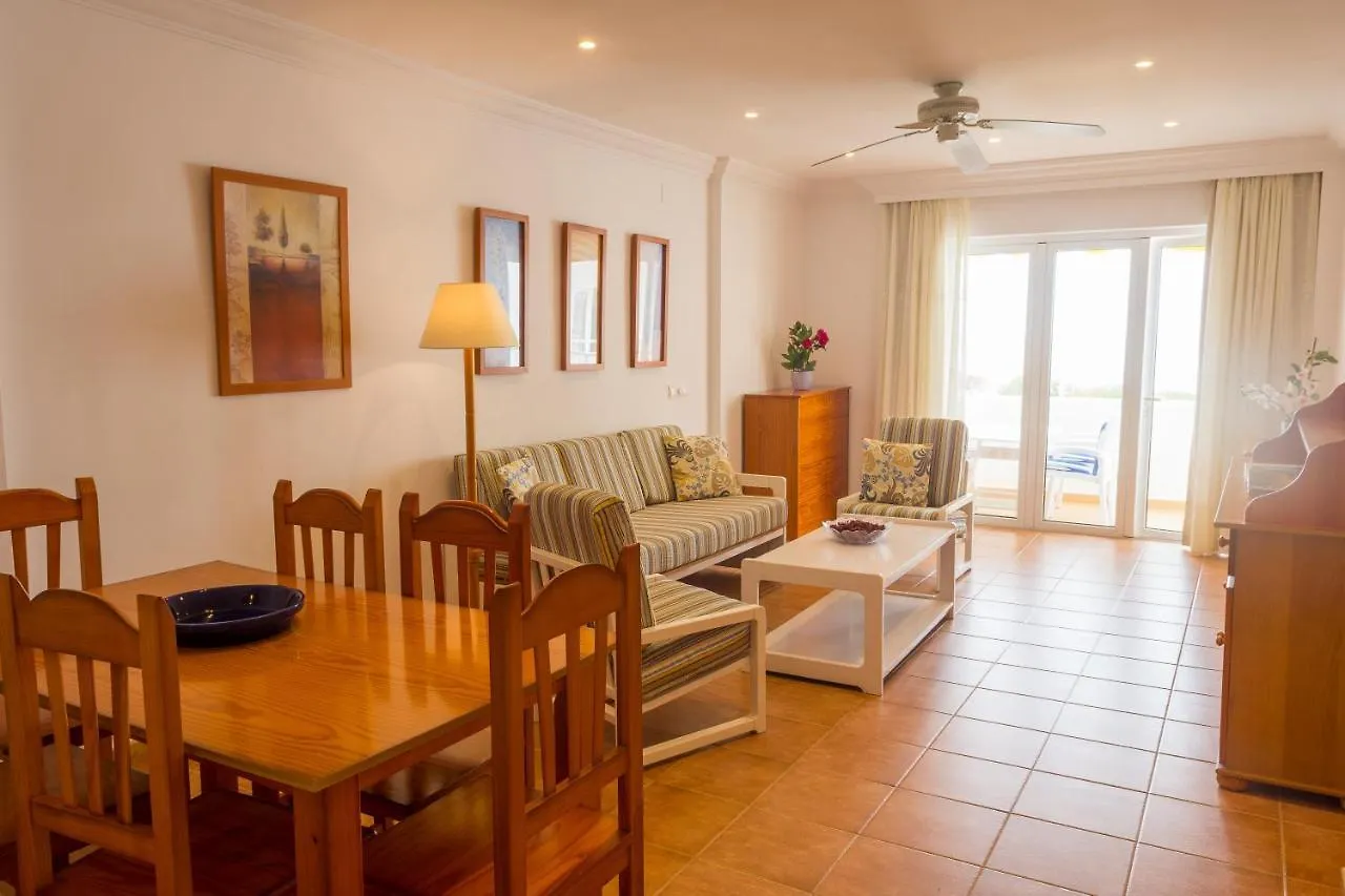 Hamilton Court Aparthotel Santo Tomas